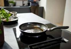 Fissler Pfannen-Pfanne Essential Ø 24 cm Schwarz