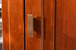 Vitrinen|Wehrsdorfer Vitrinenschrank Kent Cognac